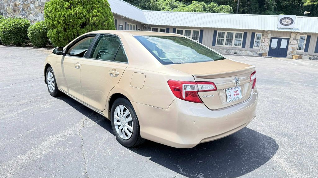 2012 Toyota Camry Image 4