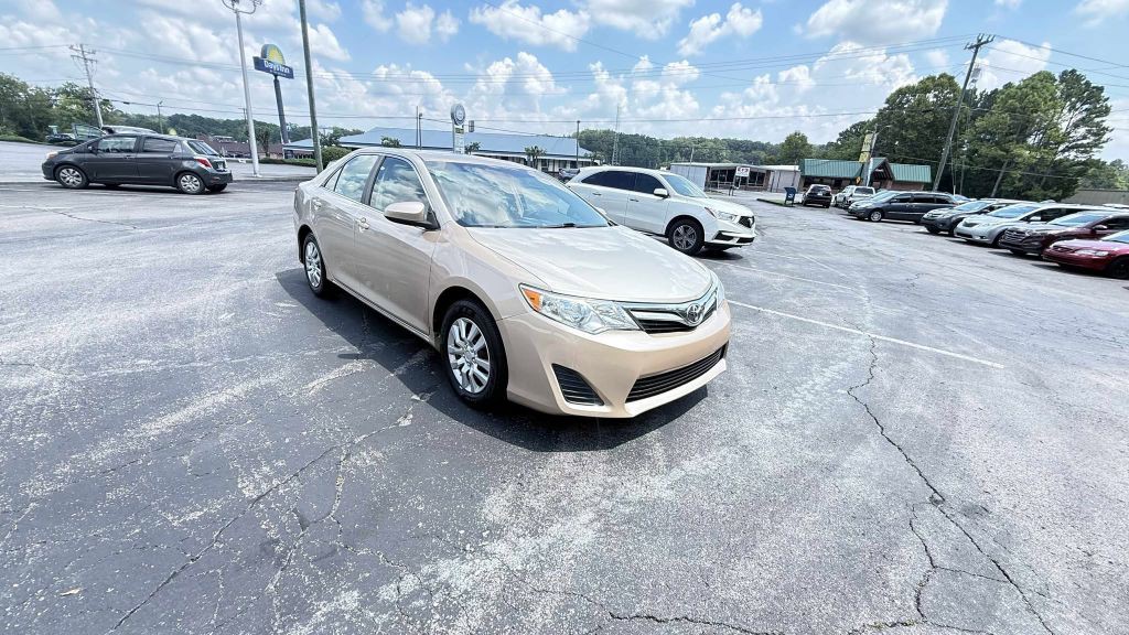 2012 Toyota Camry Image 13