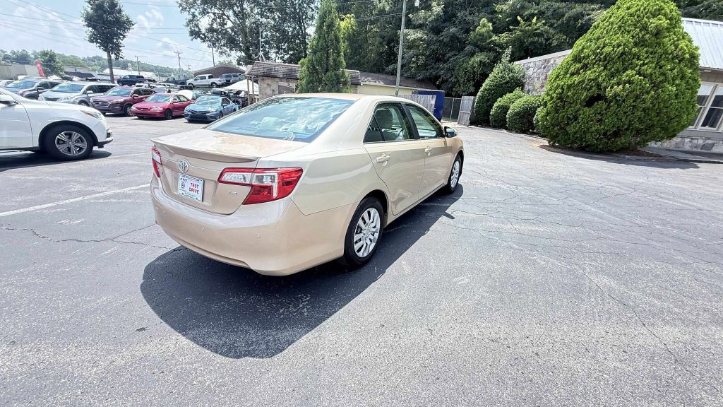 2012 Toyota Camry Image 14