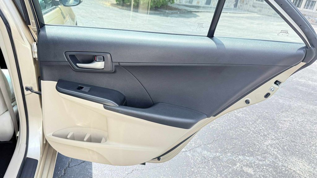 2012 Toyota Camry Image 17