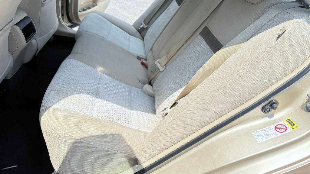 2012 Toyota Camry Image 18