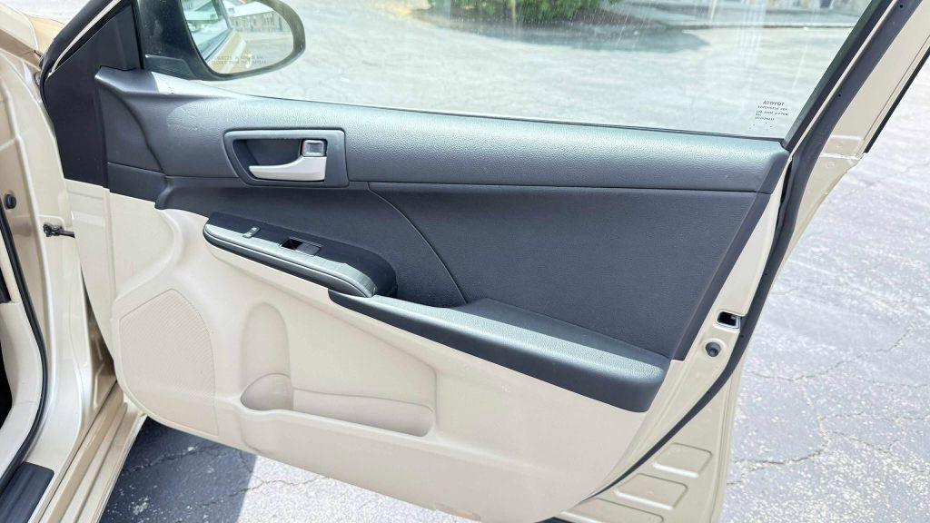 2012 Toyota Camry Image 23