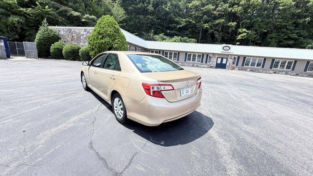 2012 Toyota Camry Image 25
