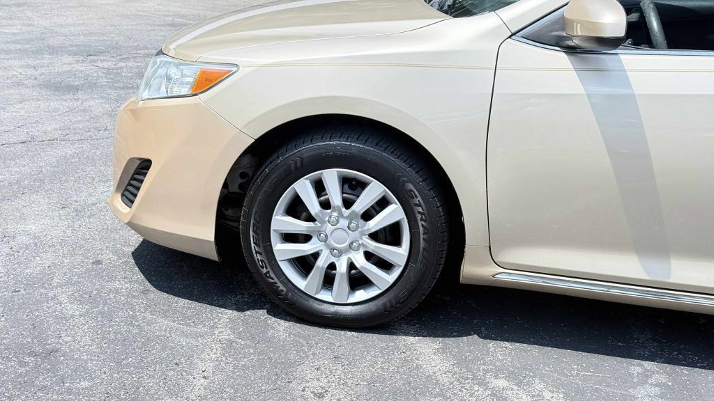 2012 Toyota Camry Image 26