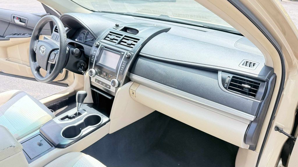 2012 Toyota Camry Image 30