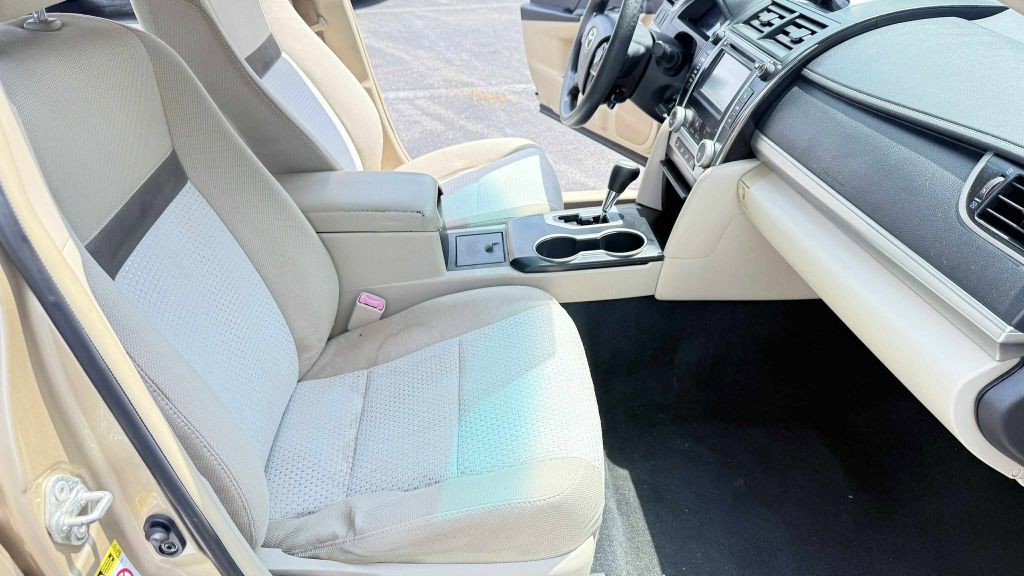 2012 Toyota Camry Image 32