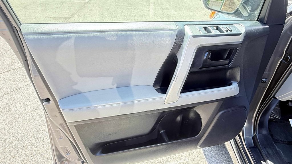 2012 Toyota 4Runner Image 8