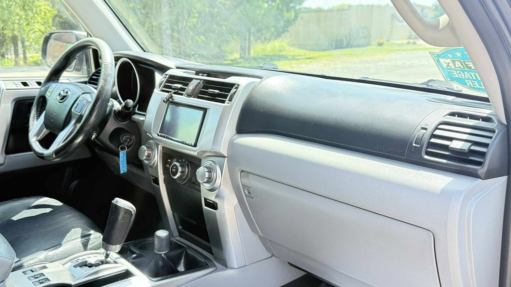 2012 Toyota 4Runner Image 10