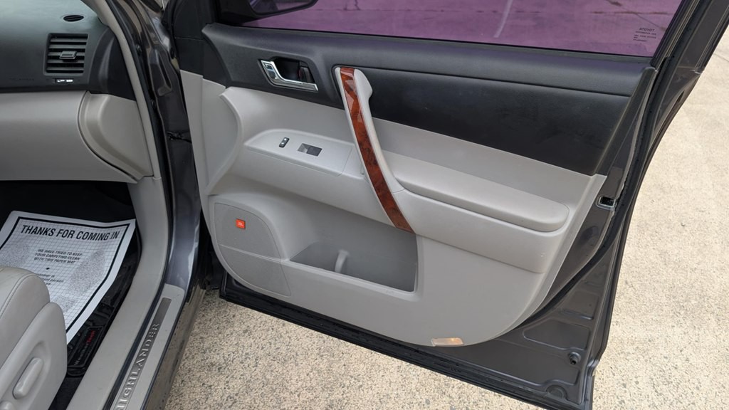 2012 Toyota Highlander Image 9