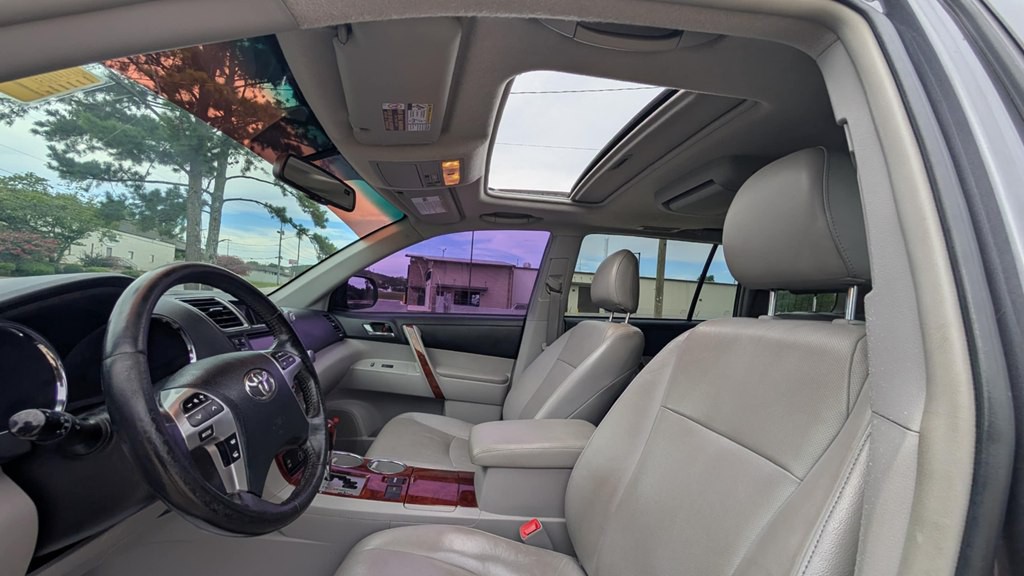2012 Toyota Highlander Image 10