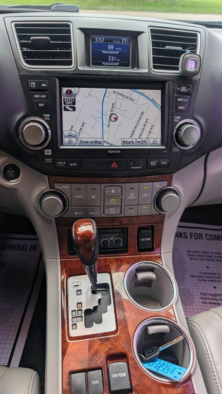 2012 Toyota Highlander Image 11