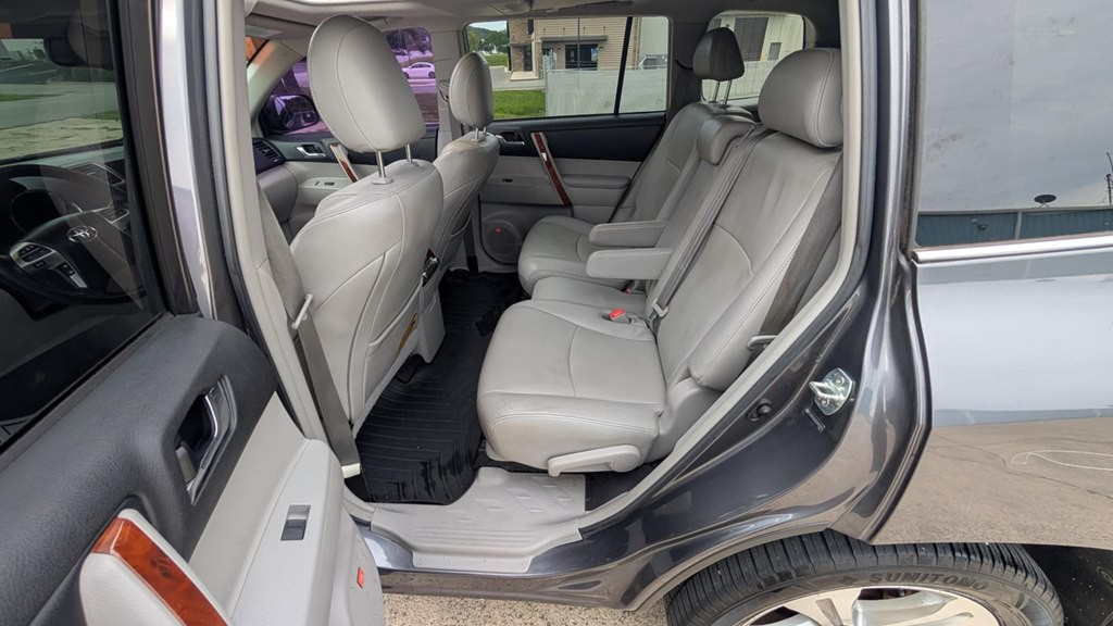 2012 Toyota Highlander Image 13