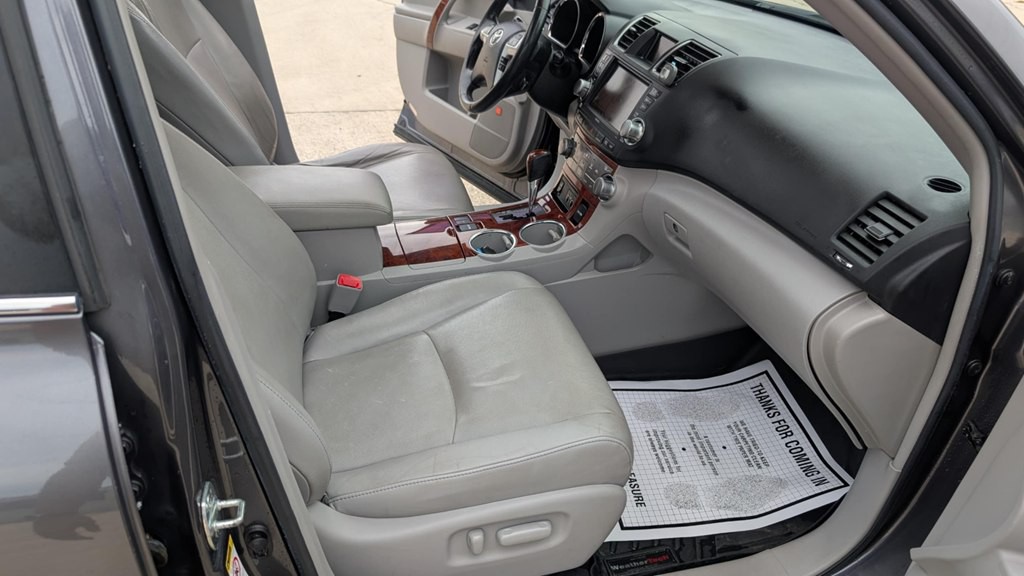 2012 Toyota Highlander Image 15