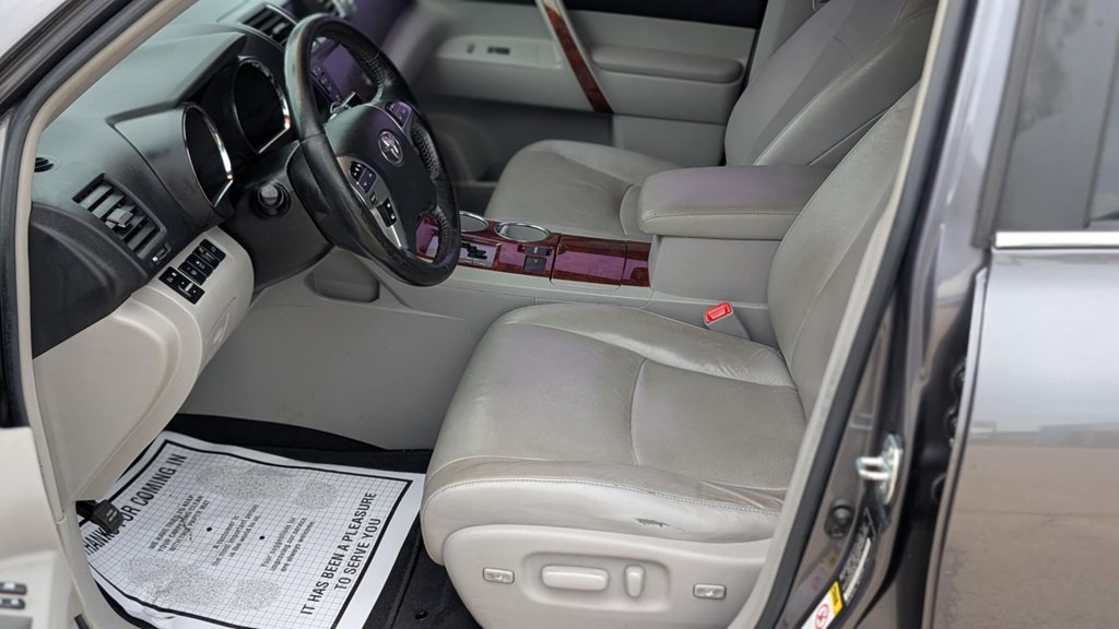 2012 Toyota Highlander Image 17