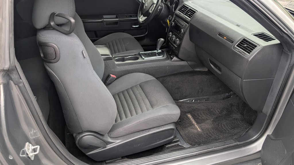 2012 Dodge Challenger Image 12