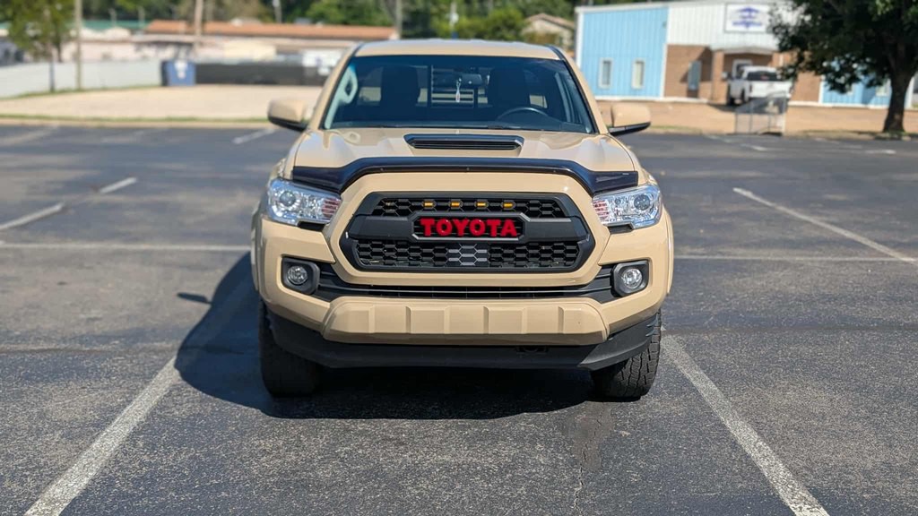 2017 Toyota Tacoma Image 3