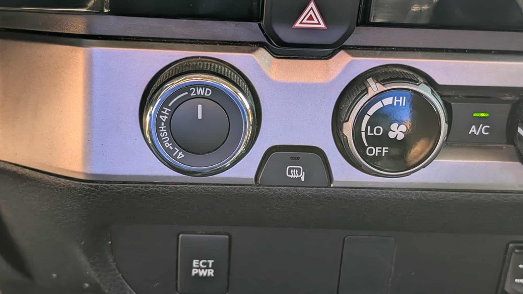 2017 Toyota Tacoma Image 14