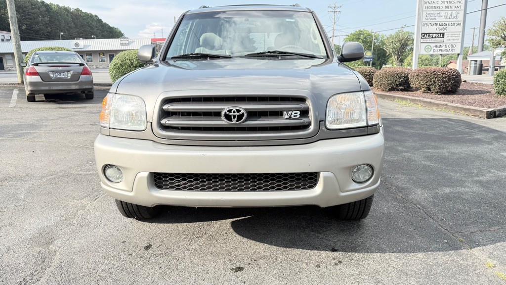 2004 Toyota Sequoia Image 2