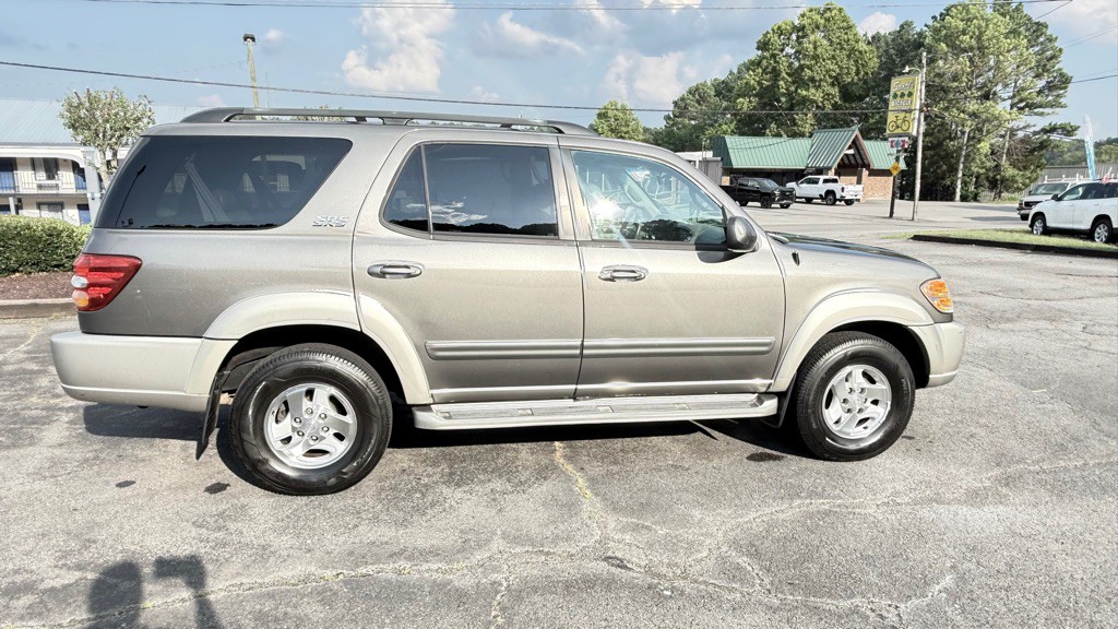 2004 Toyota Sequoia Image 10