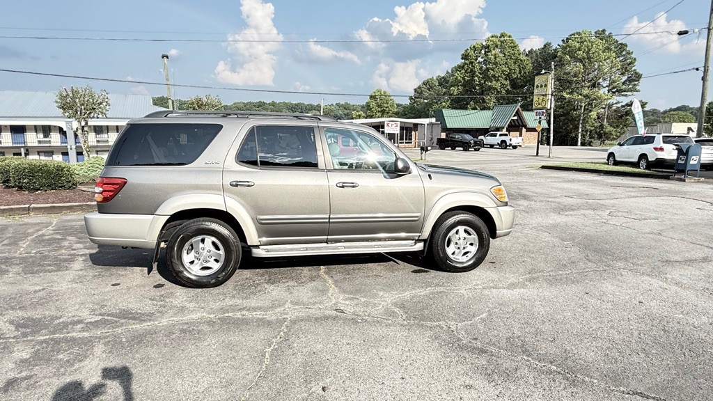2004 Toyota Sequoia Image 11