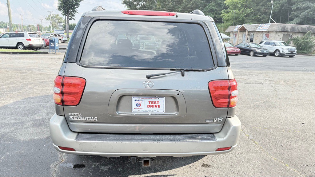 2004 Toyota Sequoia Image 16