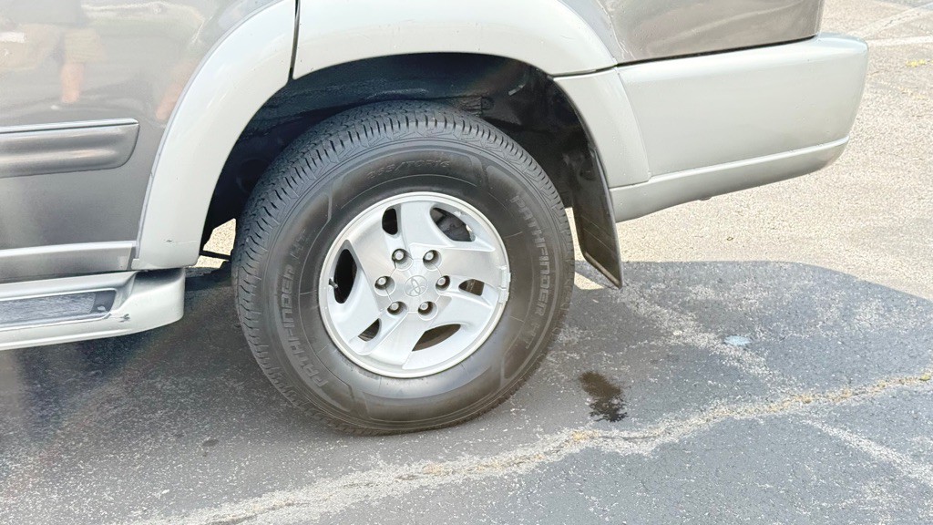 2004 Toyota Sequoia Image 18