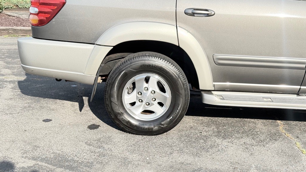 2004 Toyota Sequoia Image 19