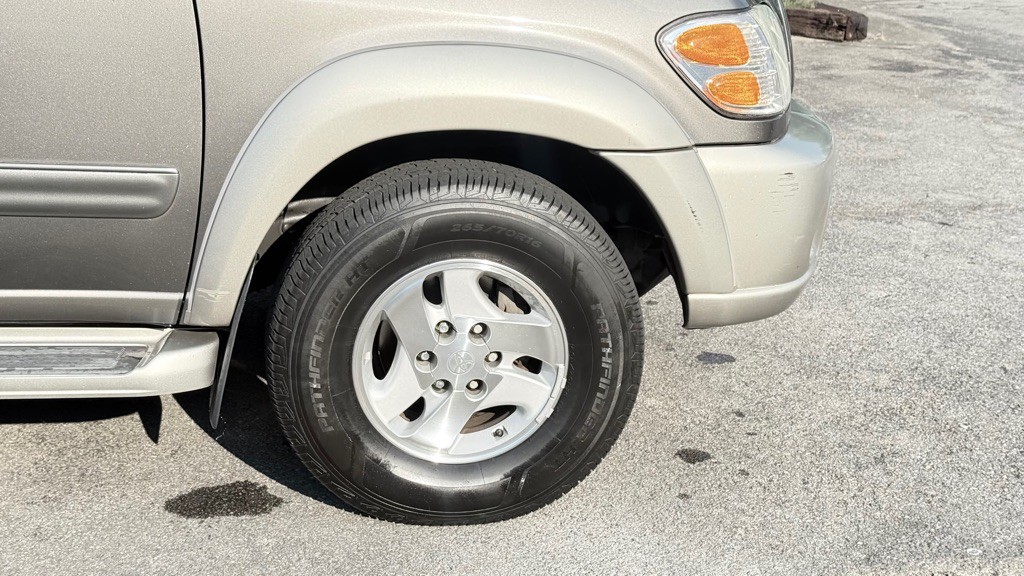 2004 Toyota Sequoia Image 20