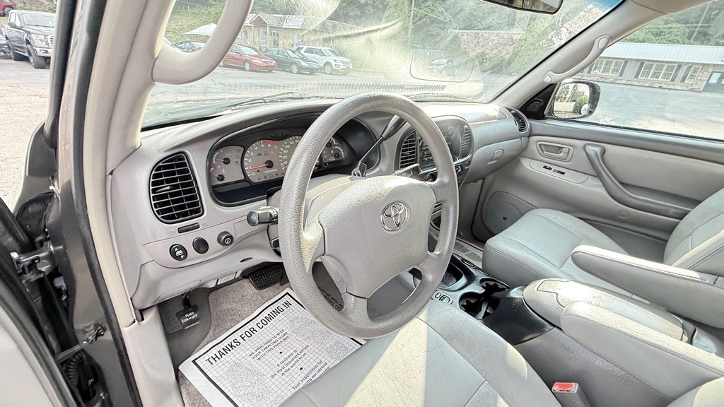 2004 Toyota Sequoia Image 22
