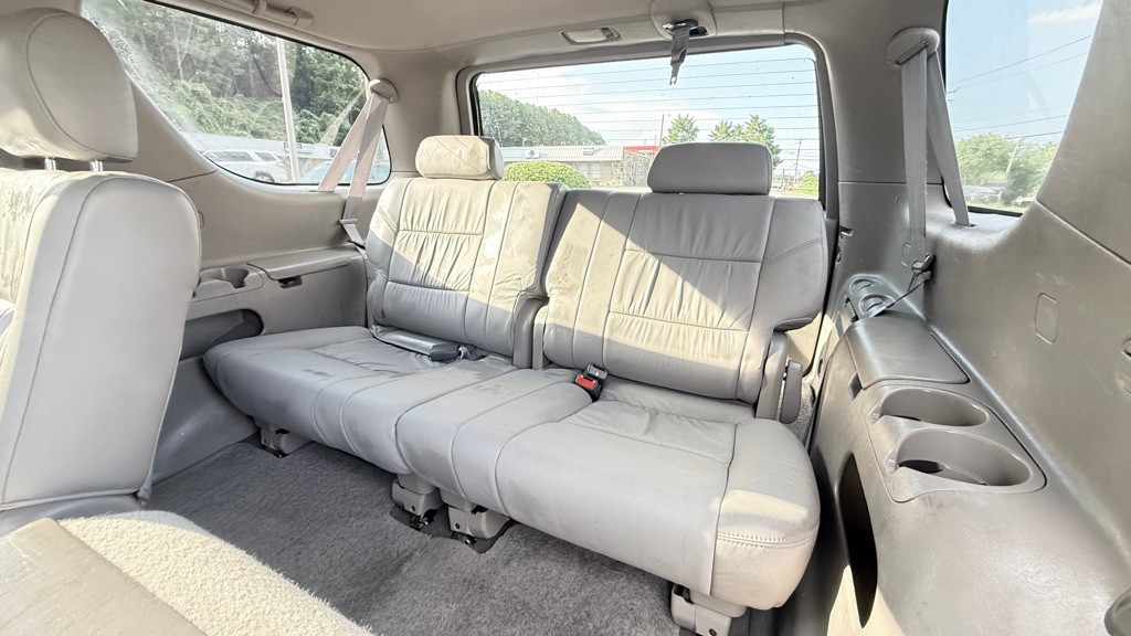 2004 Toyota Sequoia Image 26