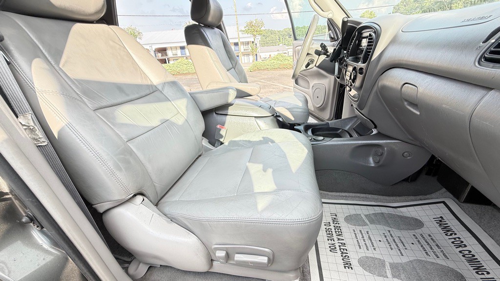 2004 Toyota Sequoia Image 35