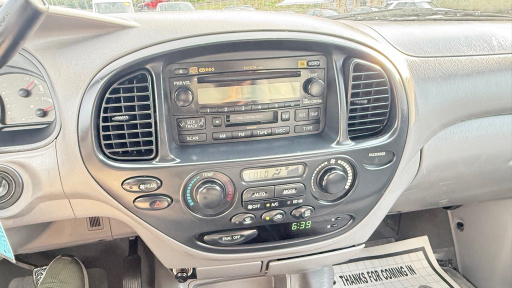 2004 Toyota Sequoia Image 39