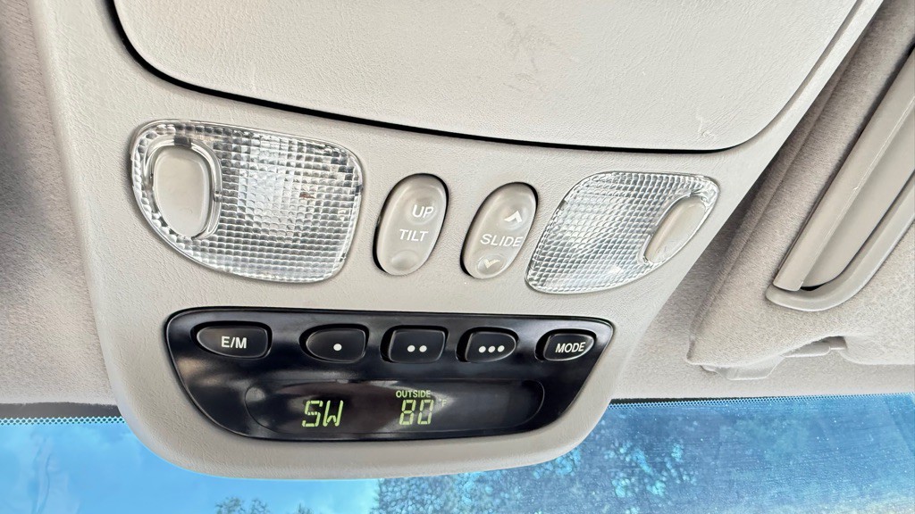 2004 Toyota Sequoia Image 42