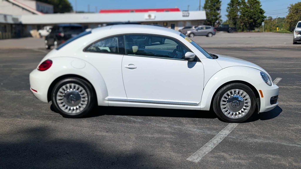 2015 Volkswagen Beetle Image 3
