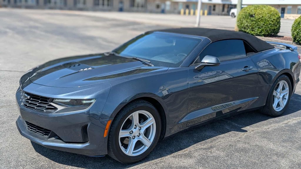 2019 Chevrolet Camaro Image 2