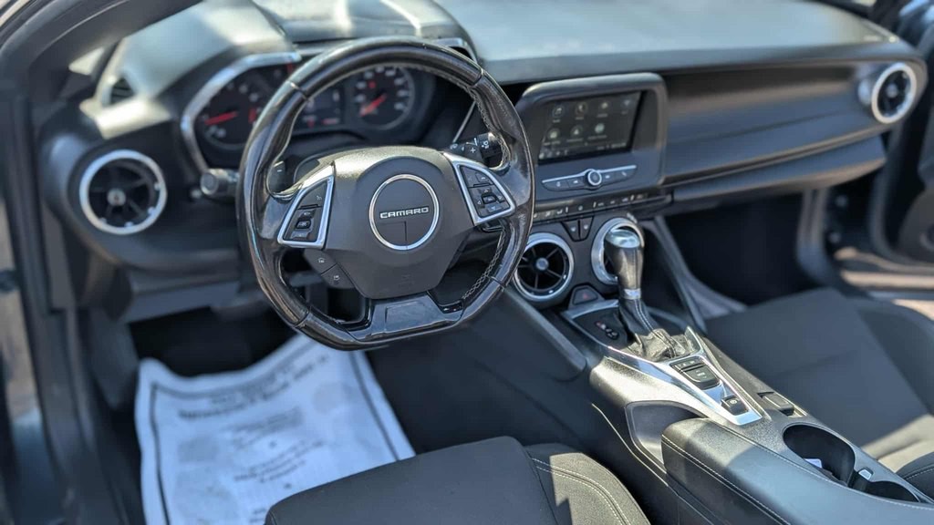 2019 Chevrolet Camaro Image 11