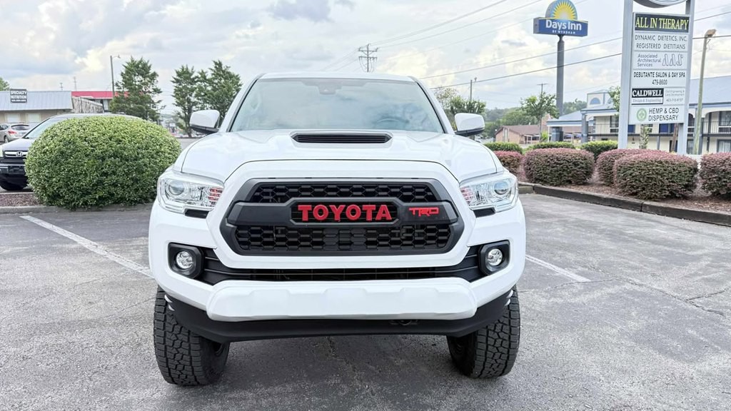 2023 Toyota Tacoma Image 2