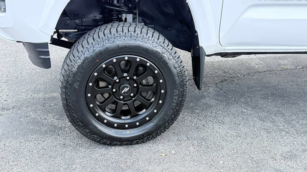 2023 Toyota Tacoma Image 17