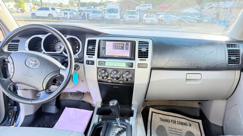 2005 Toyota 4Runner Image 28