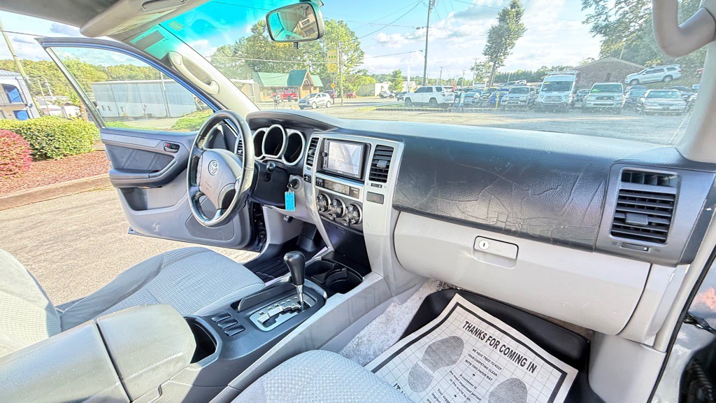 2005 Toyota 4Runner Image 31