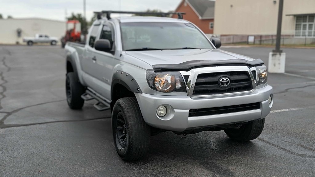 2005 Toyota Tacoma Image 2