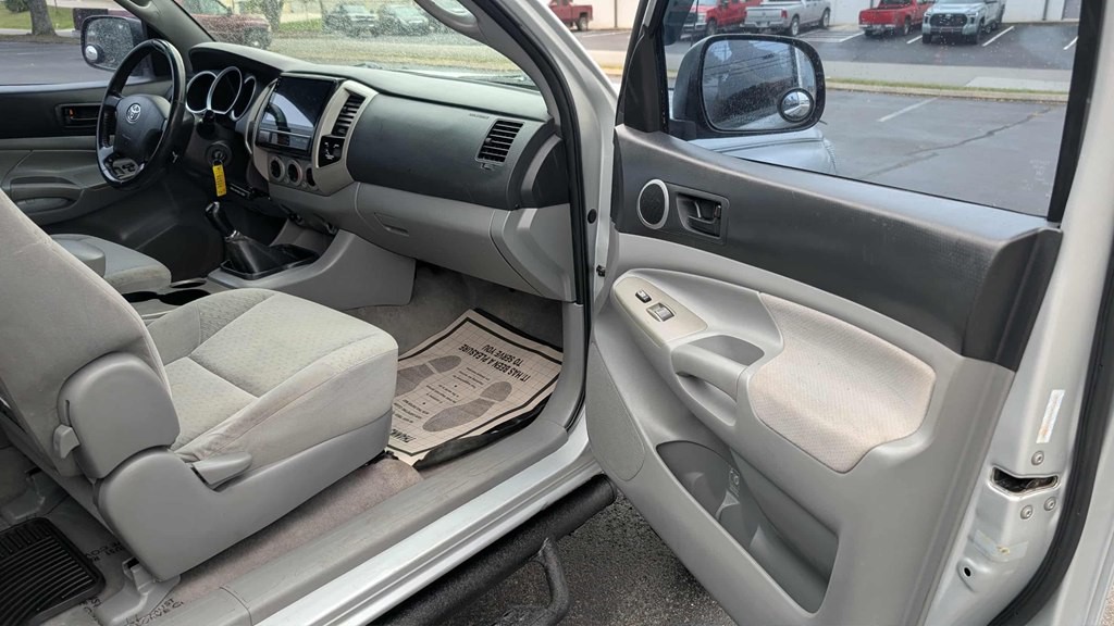 2005 Toyota Tacoma Image 9