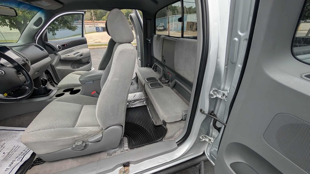 2005 Toyota Tacoma Image 13