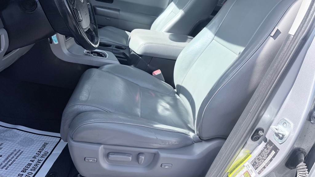 2013 Toyota Sequoia Image 9
