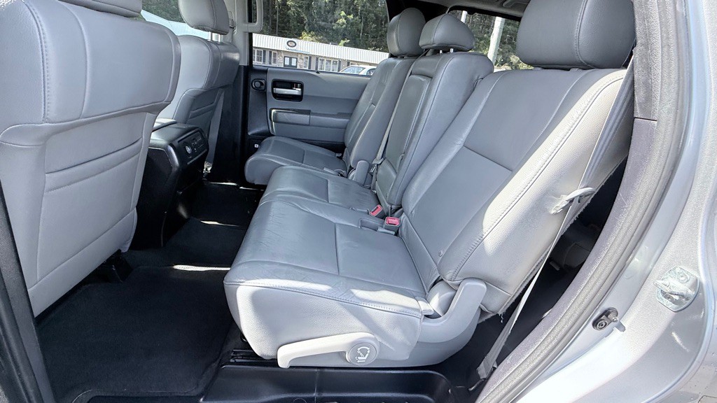 2013 Toyota Sequoia Image 10