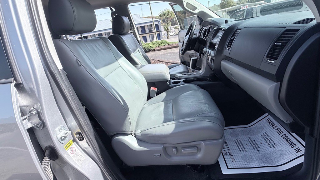 2013 Toyota Sequoia Image 15