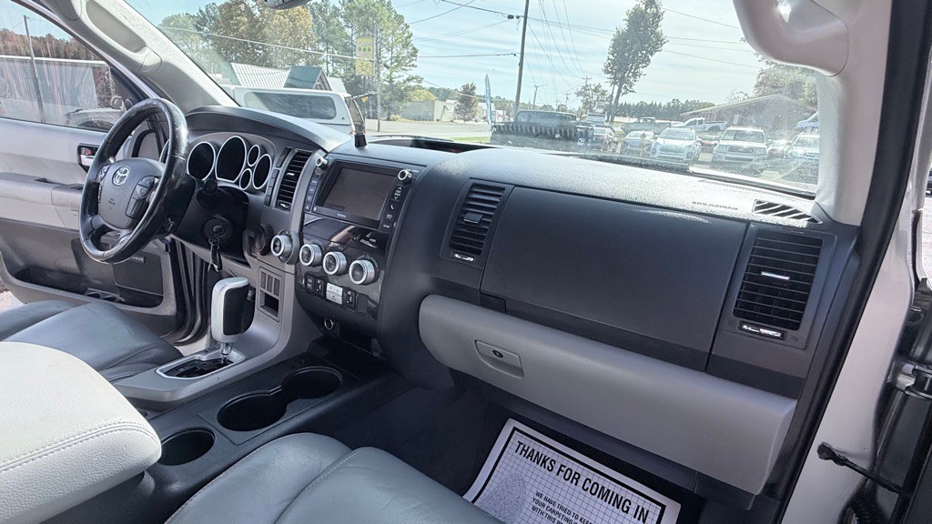 2013 Toyota Sequoia Image 16