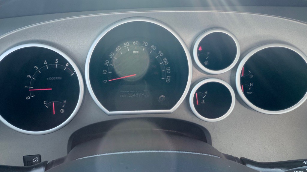 2013 Toyota Sequoia Image 22