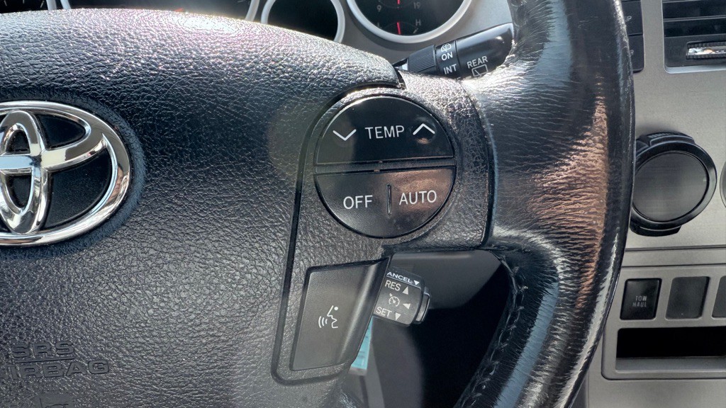 2013 Toyota Sequoia Image 25