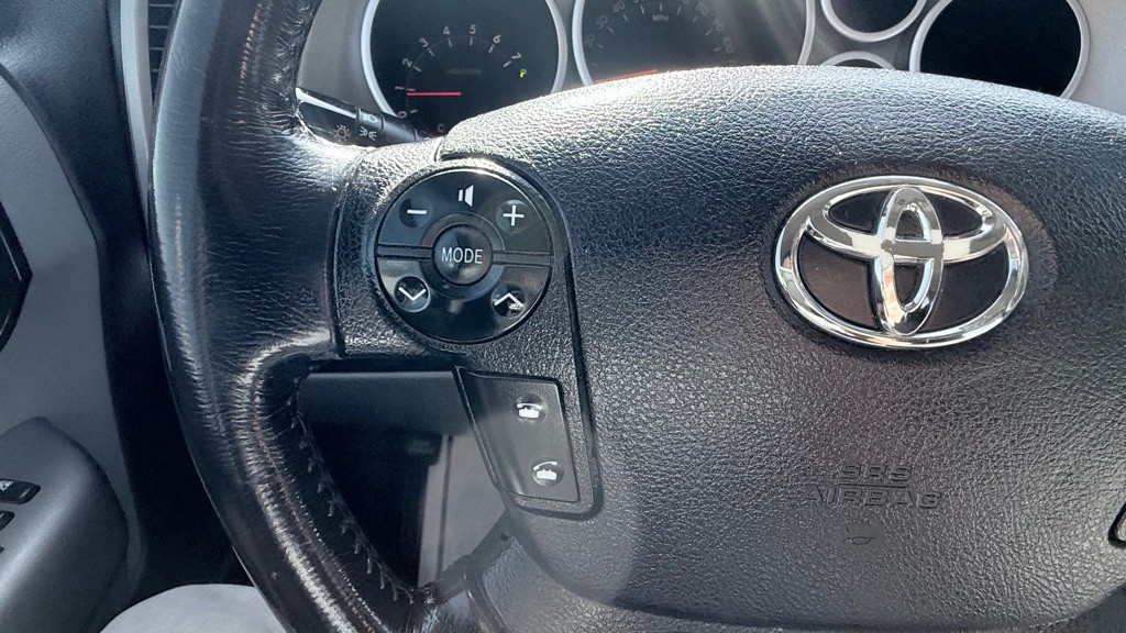 2013 Toyota Sequoia Image 26